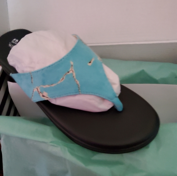 Sandals - Picture 3 of 5